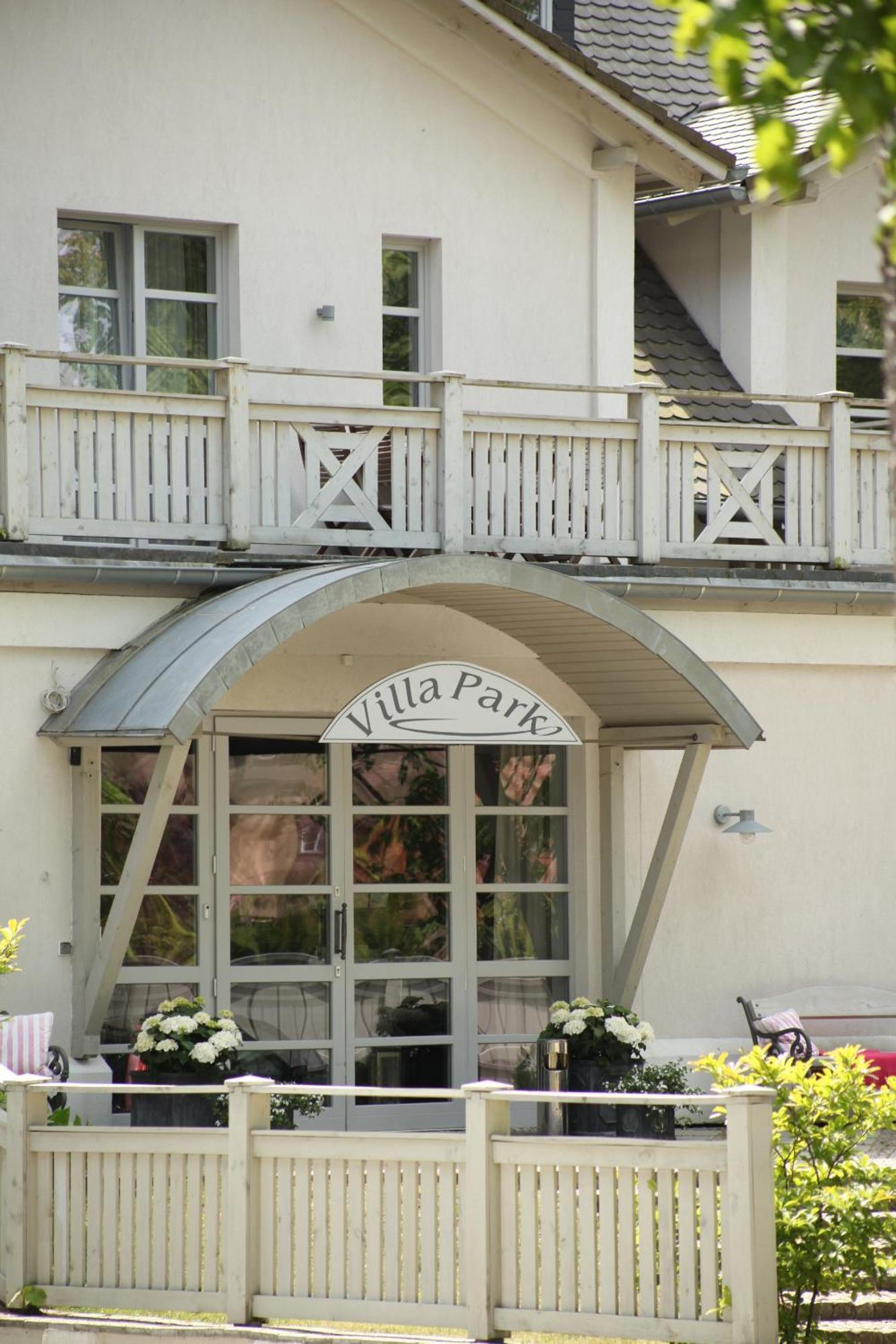 Villa Park Wiselka Spa & Wellness Экстерьер фото